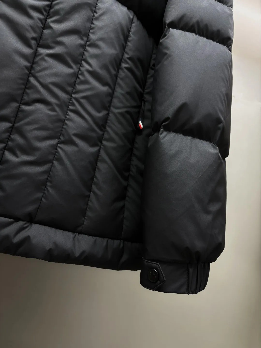 Moncler Classic Hot Sale Same Style In Stock 💥Premium Series， ， ， ， ， ， ， ， 。 ， ， ， ，DIST 90 ！ ！🔍 ： ， Red ， ， Moncler 。 Sizes：M-XXL ：Black Beige